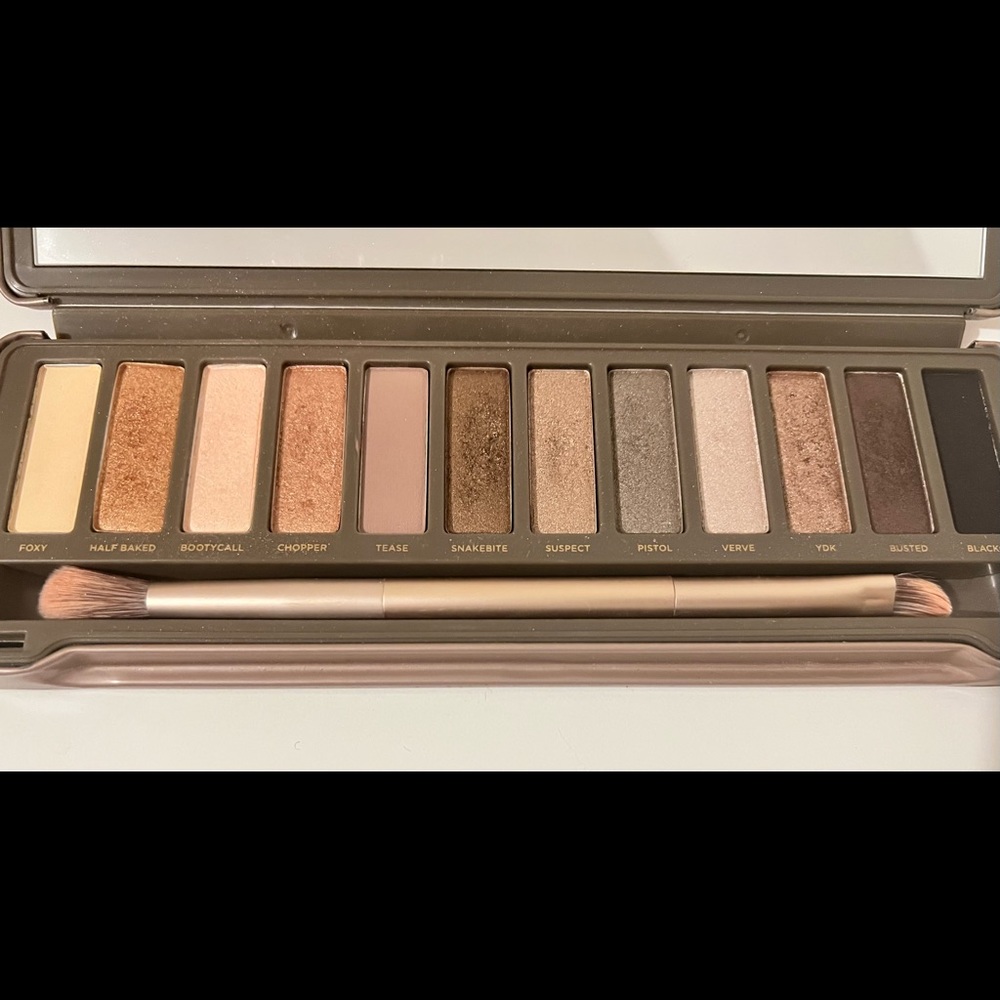 Urban Decay Naked 2 eyeshadow palette